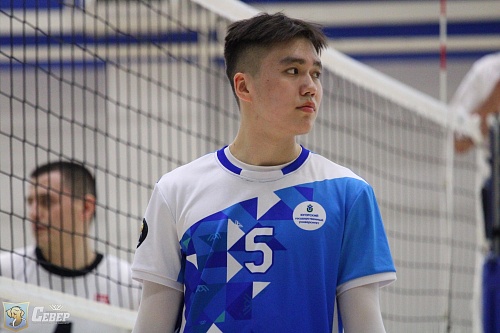 Студент-волейболист