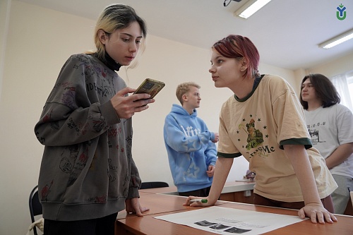 Студенты первого курса погрузились в научный квест на английском языке.