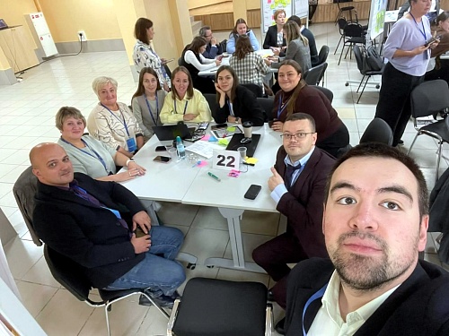 В ходе двухдневного интенсива участники работали в группах