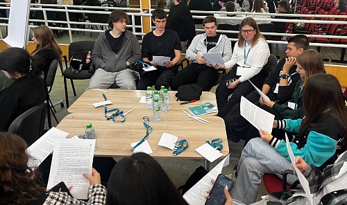 Студенты сыграли в кейс-игру «Бюджет»