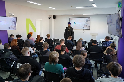 Лекцию провел священник