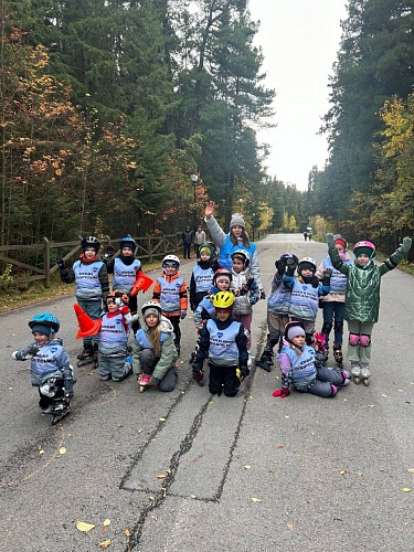 Аня работает детским тренером по лыжным гонкам