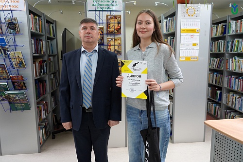 В награждении принял участие проректор Роман Кичанов