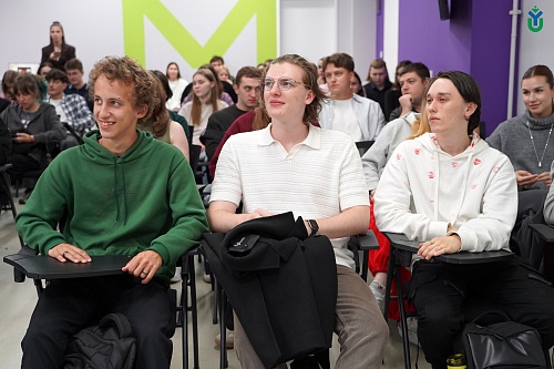 Председатель миссионерского отдела Ханты-Мансийской епархии иерей Антоний Генрих провёл лекцию на тему «Семейные ценности».