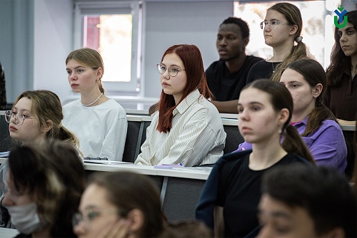 Студенты стали слушателями лекции