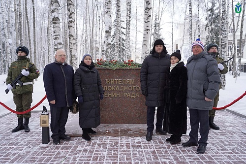 Сотрудники ЮГУ почтили подвиг ленинградцев возложением цветов к Вечному огню Мемориала Славы в День полного снятия блокады! 