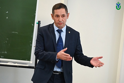 Мы занимаемся лесохозяйственными работами, прокладываем противопожарные минерализованные полосы, расчищаем пожарные барьеры.