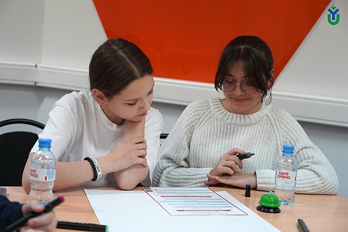 Для школьников были организованы тематические развлекательные площадки